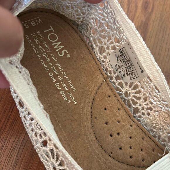 NWOT Toms cream eyelet lace espadrilles size 8.5 - Picture 2 of 5